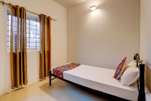 Egyptian cotton sheets, premium bedding, in-room safe, free WiFi - Fabhotel Bay Breeze (Morjim)