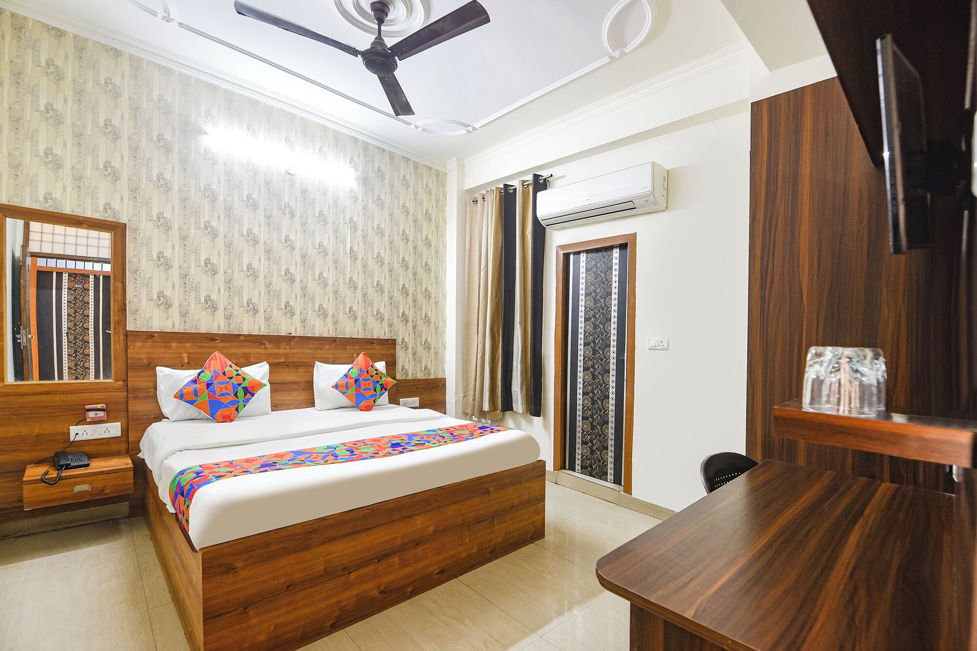 デラックス ルーム | エジプト綿のシーツ、高級寝具、セーフティボックス (室内)、WiFi (無料)