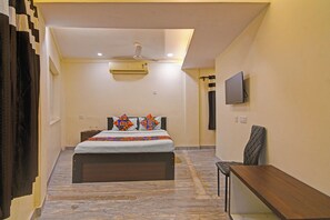 Egyptian cotton sheets, premium bedding, in-room safe, free WiFi - Fabhotel Kings Palace (Kolkata)