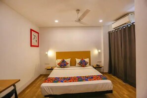 Egyptian cotton sheets, premium bedding, in-room safe, free WiFi - Fabhotel Kings Palace (Kolkata)