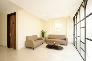 Coin salon dans le hall