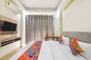 Egyptian cotton sheets, premium bedding, in-room safe, free WiFi - Fabhotel Ostan Stayz (Gurugram)