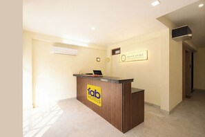 Reception - Fabhotel Ostan Stayz (Gurugram)