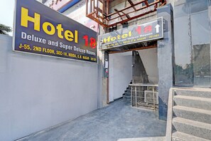 Property entrance - Fabhotel 18 (Hasanpur)