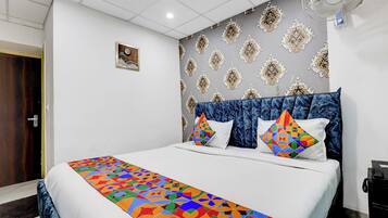 Egyptian cotton sheets, premium bedding, in-room safe, free WiFi