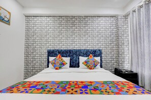 ห้องดีลักซ์ | ผ้าปูที่นอนฝ้ายอียิปต์, เครื่องนอนระดับพรีเมียม, ตู้นิรภัยในห้องพัก