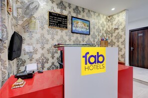 Reception - Fabhotel 18 (Noida)