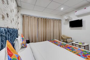 Egyptian cotton sheets, premium bedding, in-room safe, free WiFi - Fabhotel 18 (Hasanpur)