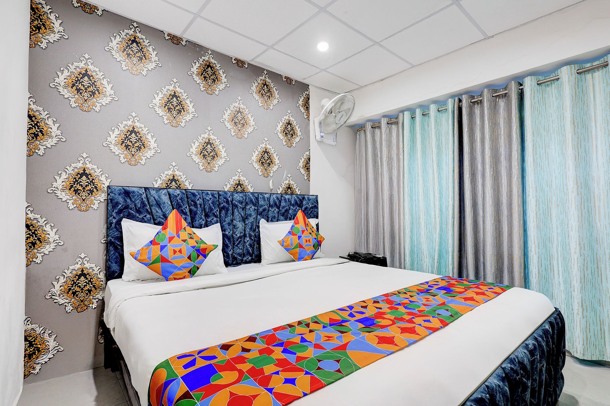 Egyptian cotton sheets, premium bedding, in-room safe, free WiFi