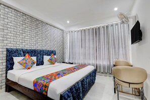 Deluxe Room | Egyptian cotton sheets, premium bedding, in-room safe, free WiFi - Fabhotel 18 (Noida)