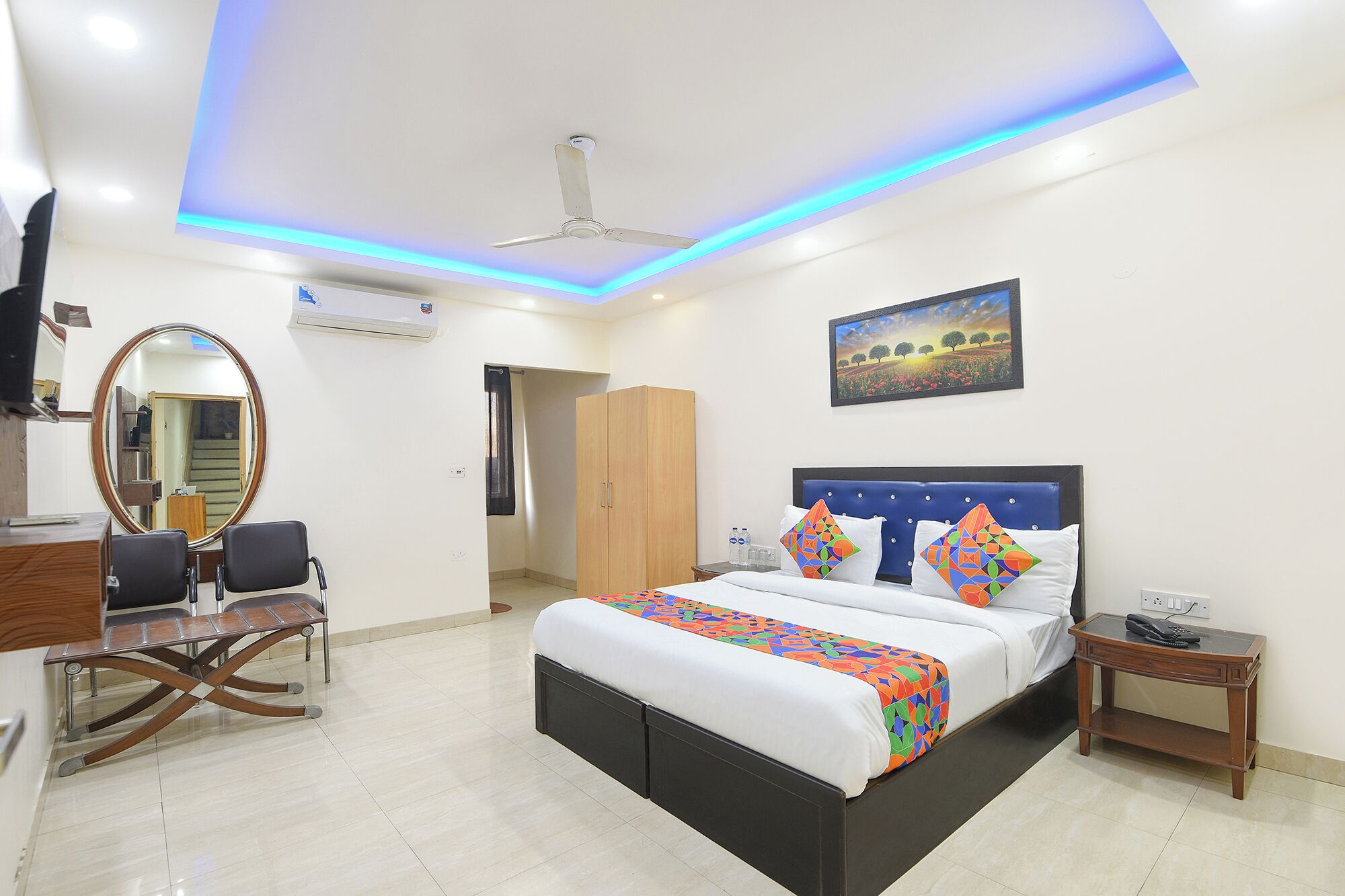 Egyptian cotton sheets, premium bedding, in-room safe, free WiFi