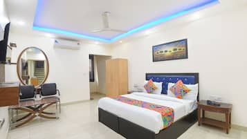 Egyptian cotton sheets, premium bedding, in-room safe, free WiFi