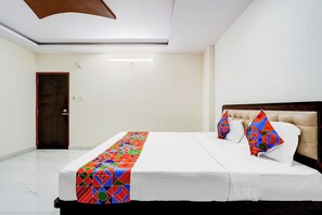 Egyptian cotton sheets, premium bedding, in-room safe, free WiFi - Fabhotel Royal Garuda Palace (Ramanagara)
