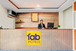 Reception - Fabhotel Royal Garuda Palace (Ramanagara)