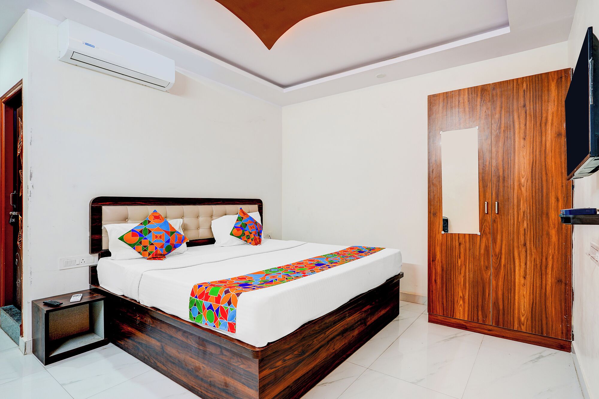 Egyptian cotton sheets, premium bedding, in-room safe, free WiFi