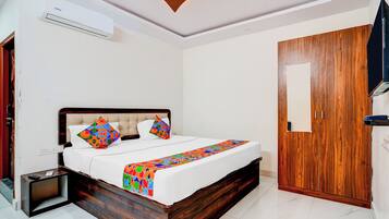 Egyptian cotton sheets, premium bedding, in-room safe, free WiFi