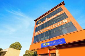Exterior - Fabhotel Royal Garuda Palace (Ramanagara)