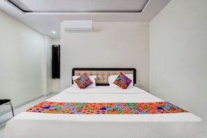 Egyptian cotton sheets, premium bedding, in-room safe, free WiFi - Fabhotel Royal Garuda Palace (Ramanagara)