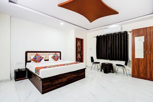 Deluxe Room | Egyptian cotton sheets, premium bedding, in-room safe, free WiFi