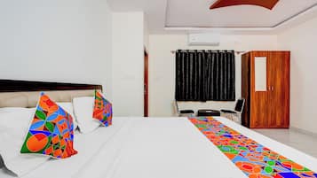 Egyptian cotton sheets, premium bedding, in-room safe, free WiFi