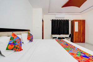 Egyptian cotton sheets, premium bedding, in-room safe, free WiFi - Fabhotel Royal Garuda Palace (Ramanagara)