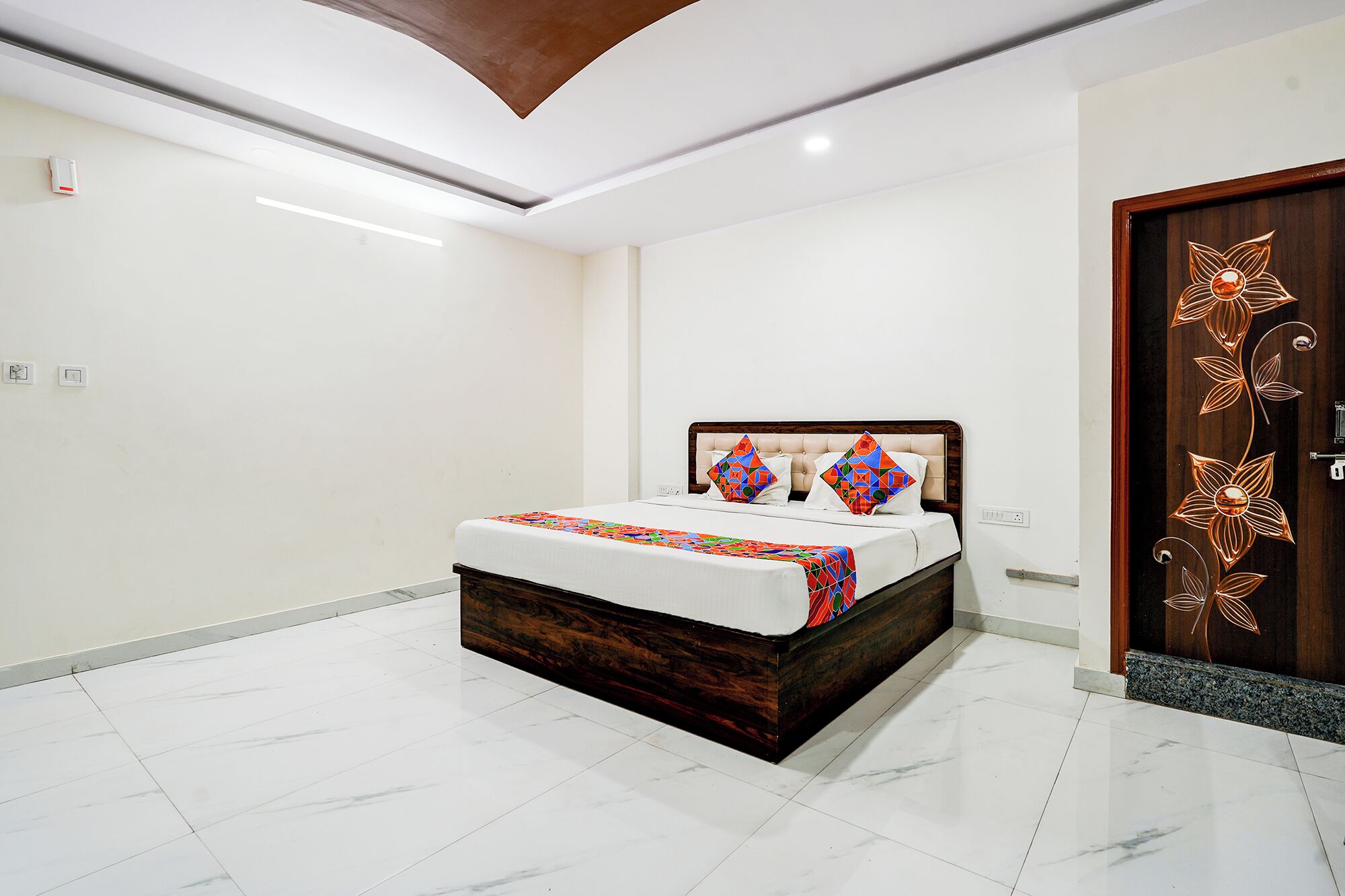 Kamar Deluks | Seprai katun Mesir, seprai premium, brankas, dan Wi-Fi gratis