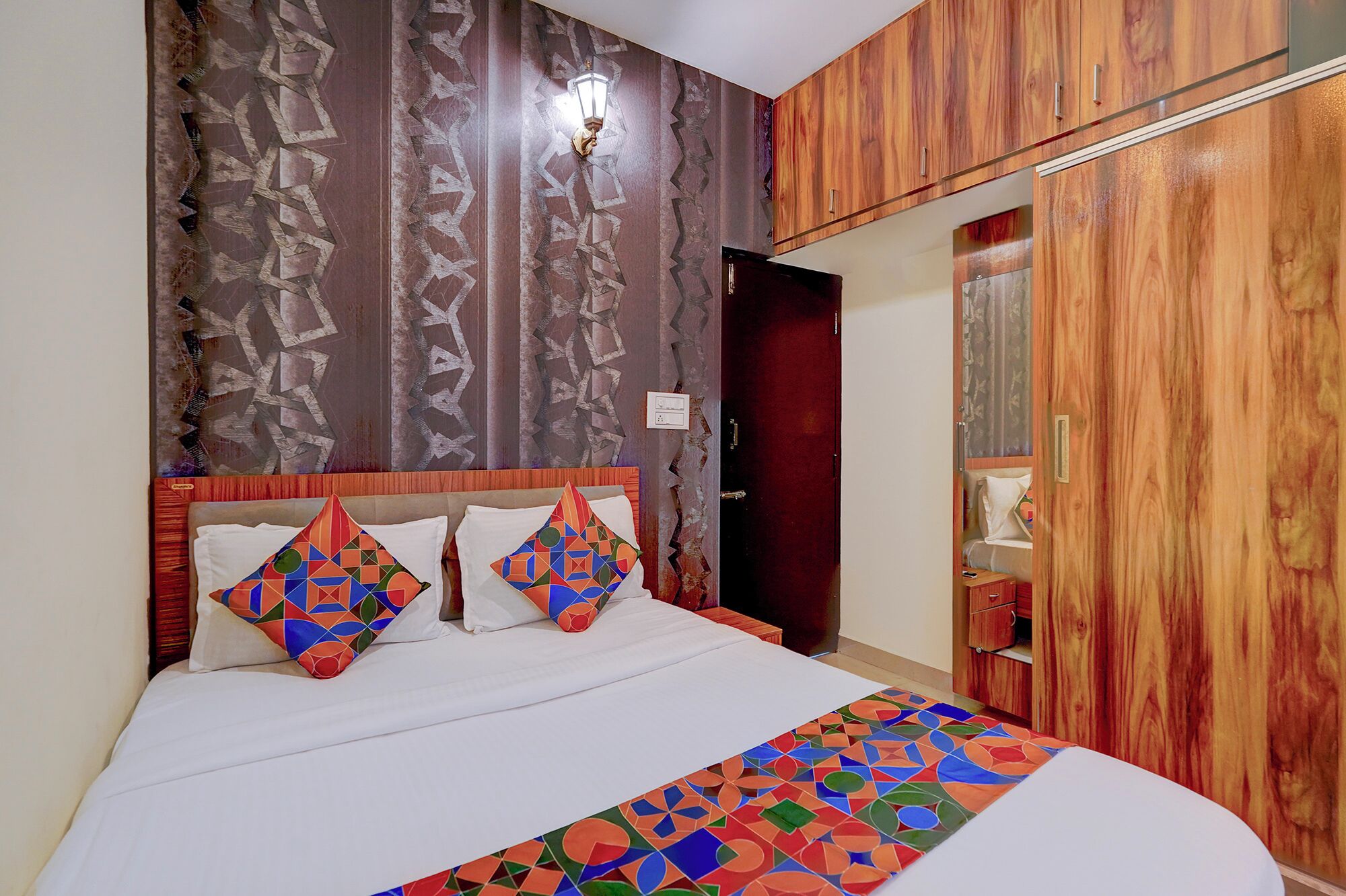 Egyptian cotton sheets, premium bedding, in-room safe, free WiFi
