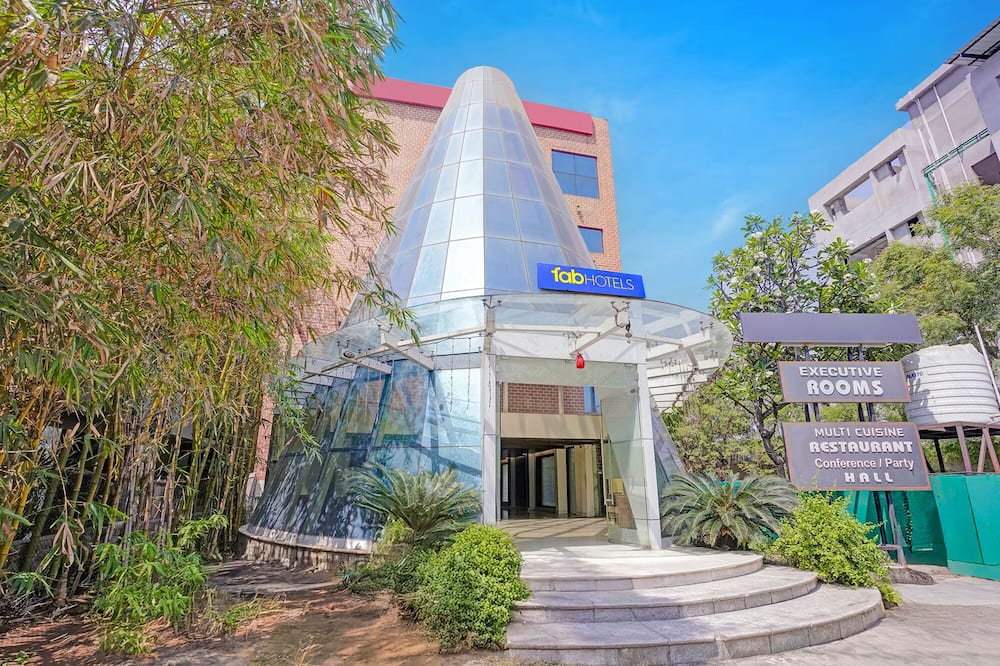 Fabhotel Satyan Inn
