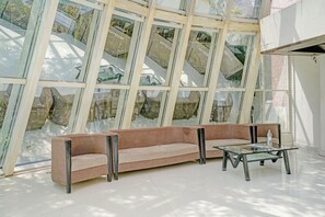 Lobby sitting area - Fabhotel Satyan Inn (Rahata)