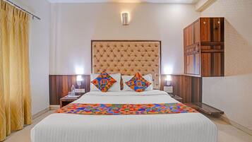 Egyptian cotton sheets, premium bedding, in-room safe, free WiFi