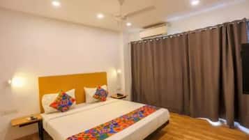 Egyptian cotton sheets, premium bedding, in-room safe, free WiFi