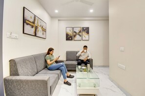 Lobby sitting area - FabHotel Prime Chhappan (Chhatrapati Sambhajinagar)
