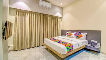 Egyptian cotton sheets, premium bedding, in-room safe, free WiFi