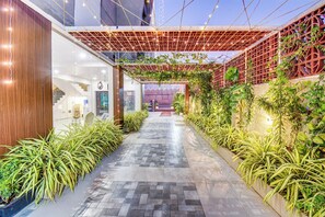 Property entrance - Fabhotel Chhappan (Chhatrapati Sambhajinagar)