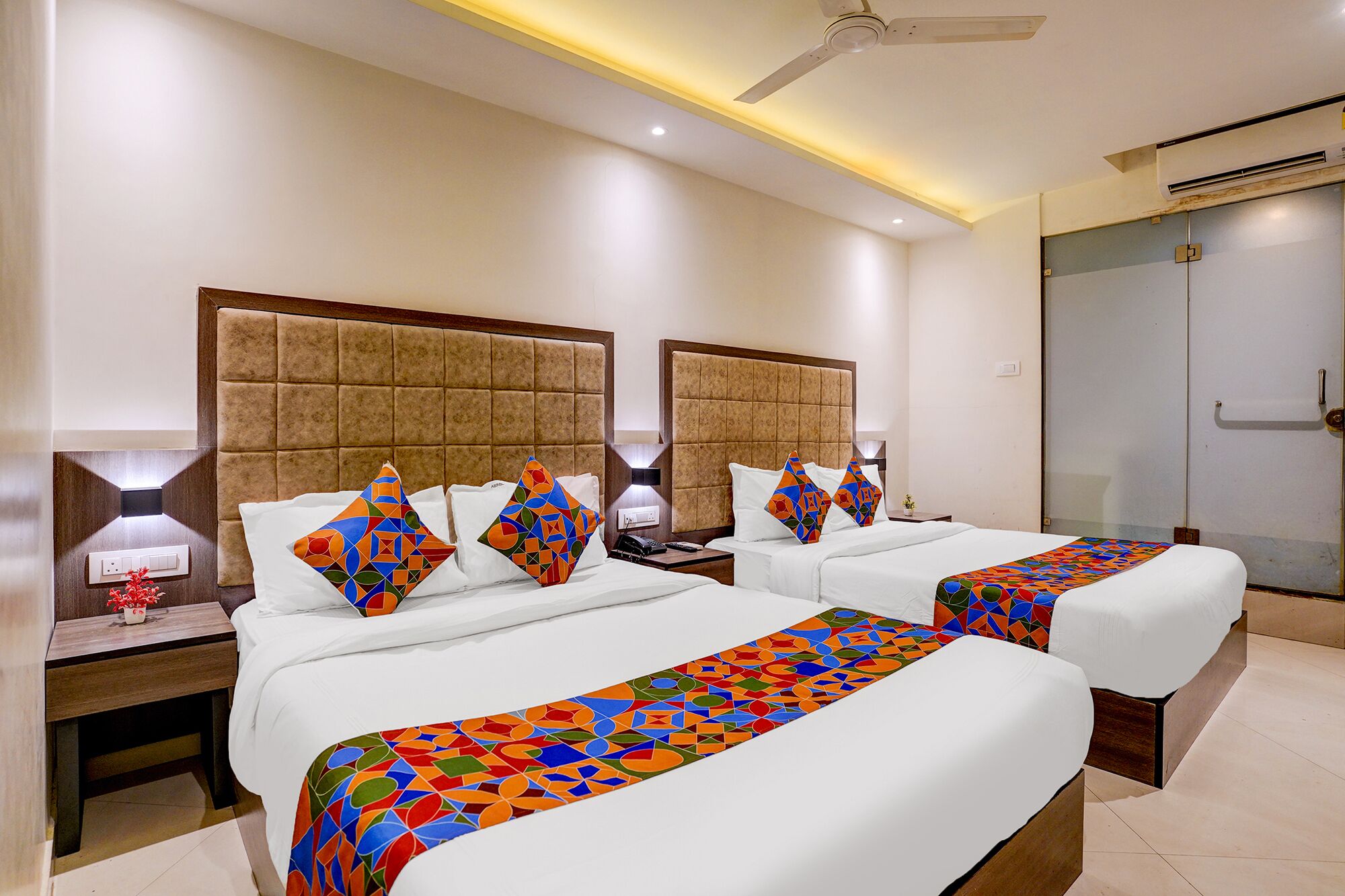 Egyptian cotton sheets, premium bedding, in-room safe, free WiFi