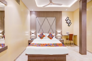 Egyptian cotton sheets, premium bedding, in-room safe, free WiFi - Fabhotel Abrol Suites (Mumbai)