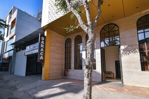 مدخل المنشأة