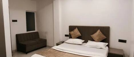Premium Room | Egyptian cotton sheets, premium bedding, in-room safe, free WiFi