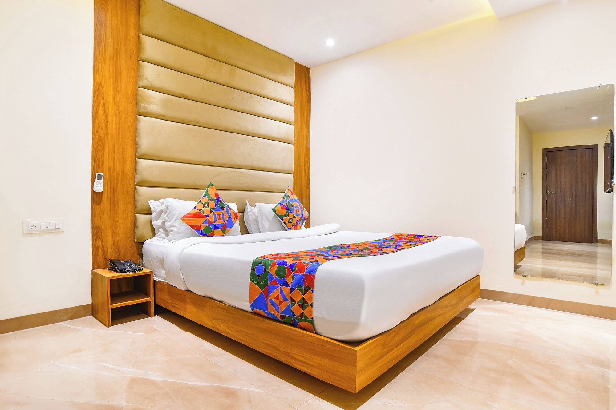 Egyptian cotton sheets, premium bedding, in-room safe, free WiFi