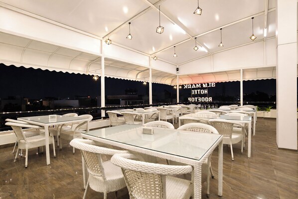 Restaurant - Fabhotel Blu Mark (Indore)