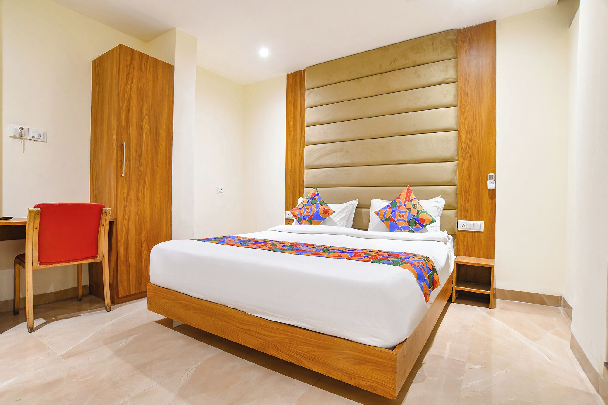 Egyptian cotton sheets, premium bedding, in-room safe, free WiFi