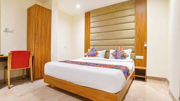 Egyptian cotton sheets, premium bedding, in-room safe, free WiFi