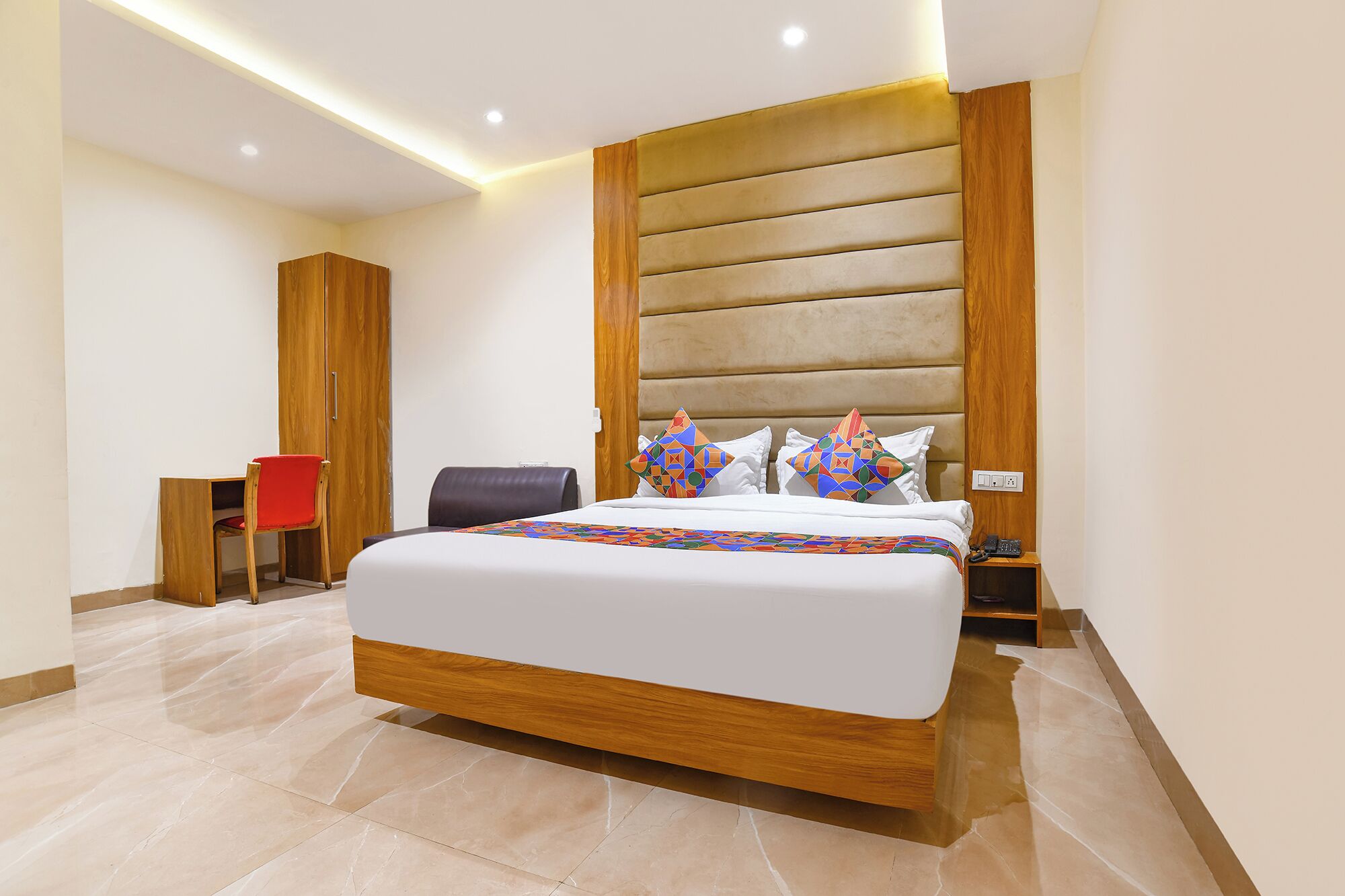 Egyptian cotton sheets, premium bedding, in-room safe, free WiFi