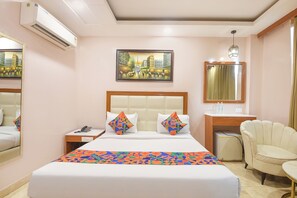 Deluxe Room | Egyptian cotton sheets, premium bedding, in-room safe, free WiFi - Fabhotel Ramhan (New Delhi)