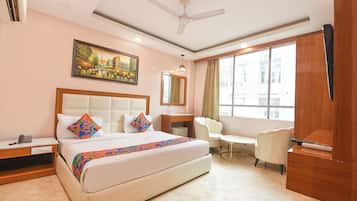Egyptian cotton sheets, premium bedding, in-room safe, free WiFi