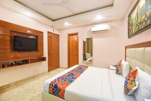Egyptian cotton sheets, premium bedding, in-room safe, free WiFi - Fabhotel Ramhan (New Delhi)