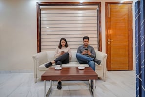 Coin salon dans le hall