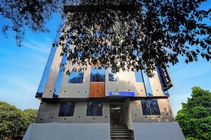 Exterior - Fabhotel Tuesday Suits 121 (Noida)