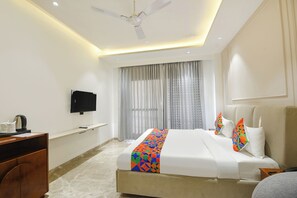 Egyptian cotton sheets, premium bedding, in-room safe, free WiFi - FabHotel Ivory Leaf- Nr Artemis Hospital Gurgaon (Gurugram)