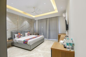 Egyptian cotton sheets, premium bedding, in-room safe, free WiFi - FabHotel Ivory Leaf- Nr Artemis Hospital Gurgaon (Gurugram)